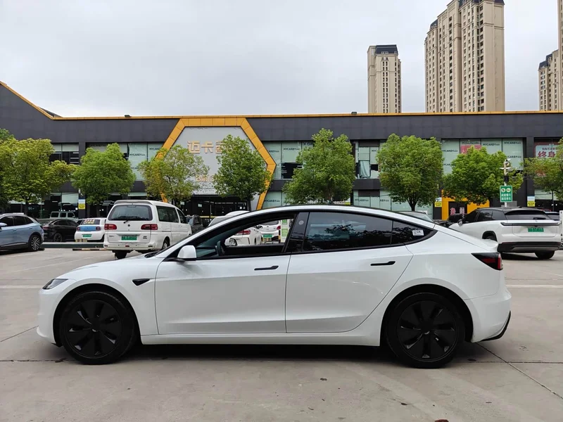 Tesla Model 3 — фото 10