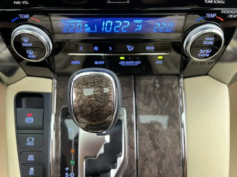 Toyota Vellfire — фото 27