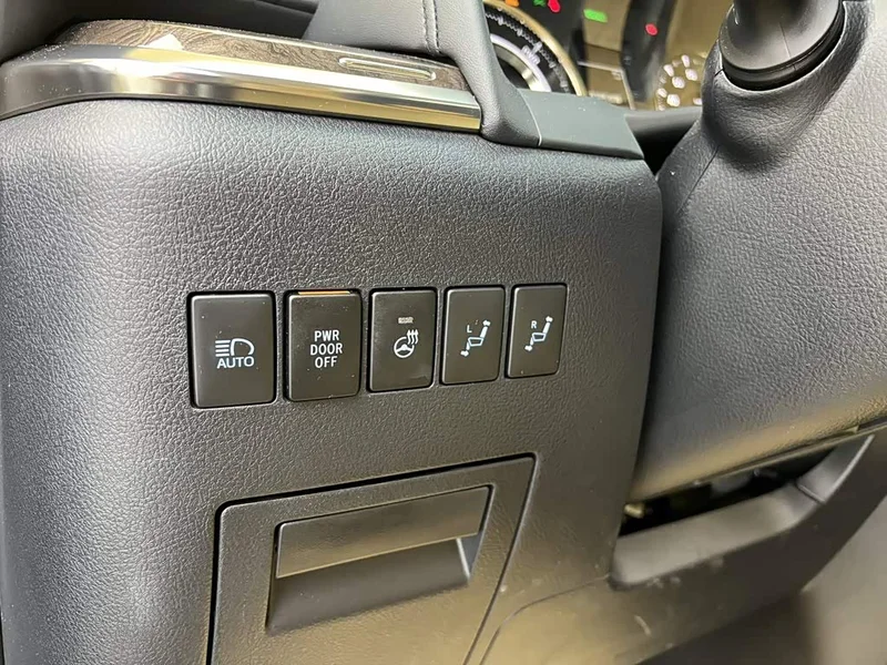 Toyota Vellfire — фото 45