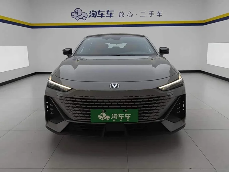 Changan UNI-V iDD — фото 2
