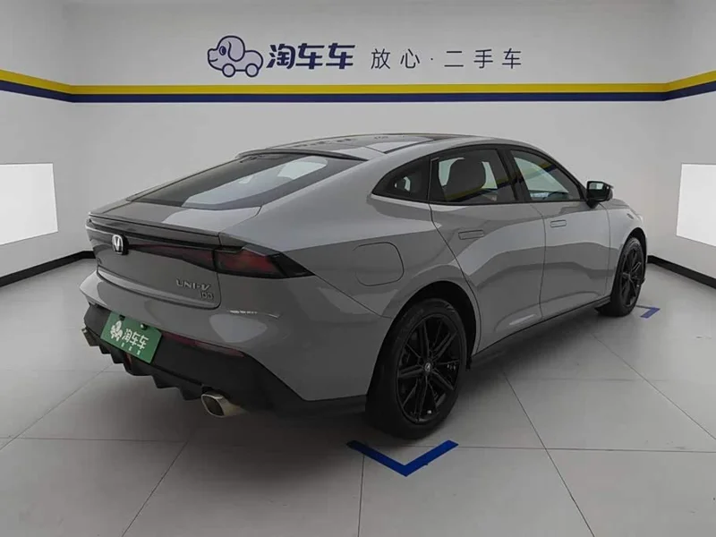 Changan UNI-V iDD — фото 3