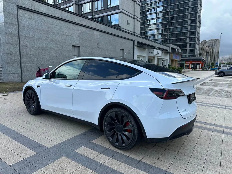 Tesla Model Y — фото 11
