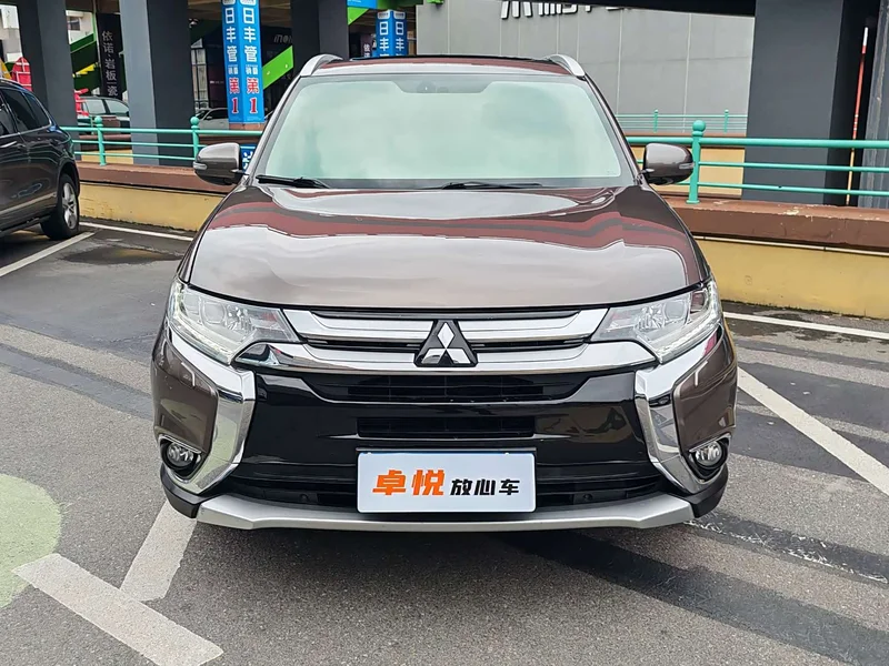 Mitsubishi Outlander — фото 2
