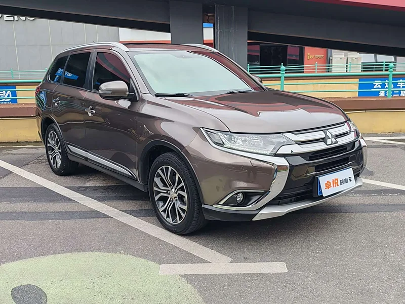 Mitsubishi Outlander — фото 3