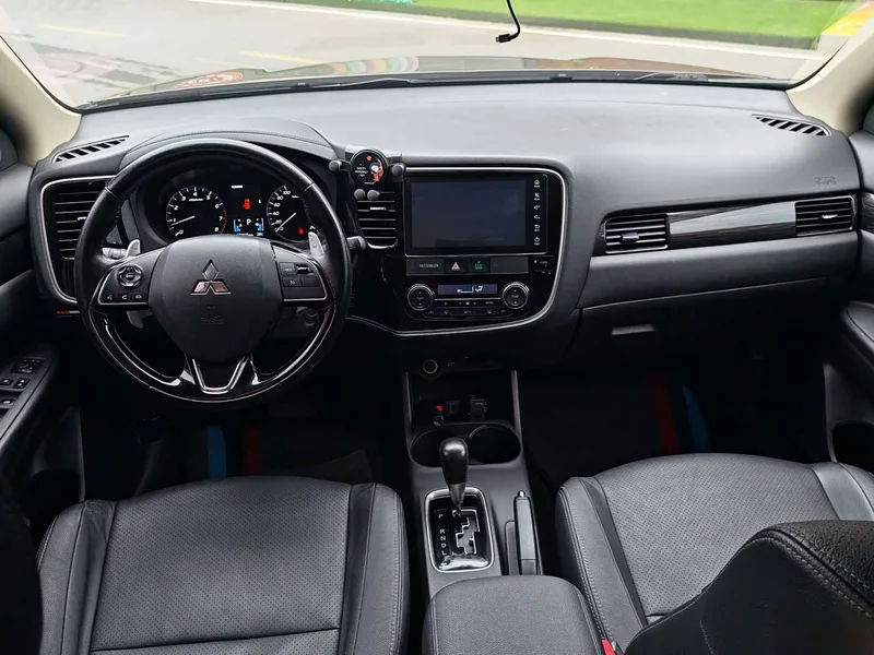Mitsubishi Outlander — фото 7