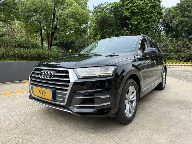 Audi Q7 — фото 1