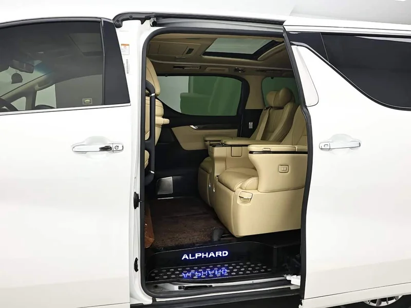 Toyota Alphard — фото 13