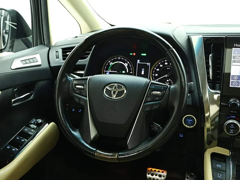 Toyota Alphard — фото 15