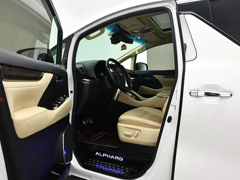 Toyota Alphard — фото 10