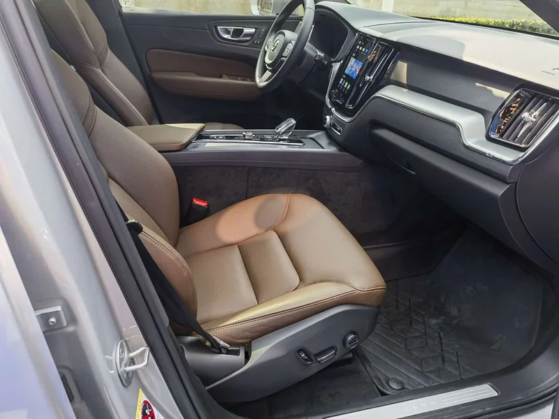 Volvo XC60 — фото 17