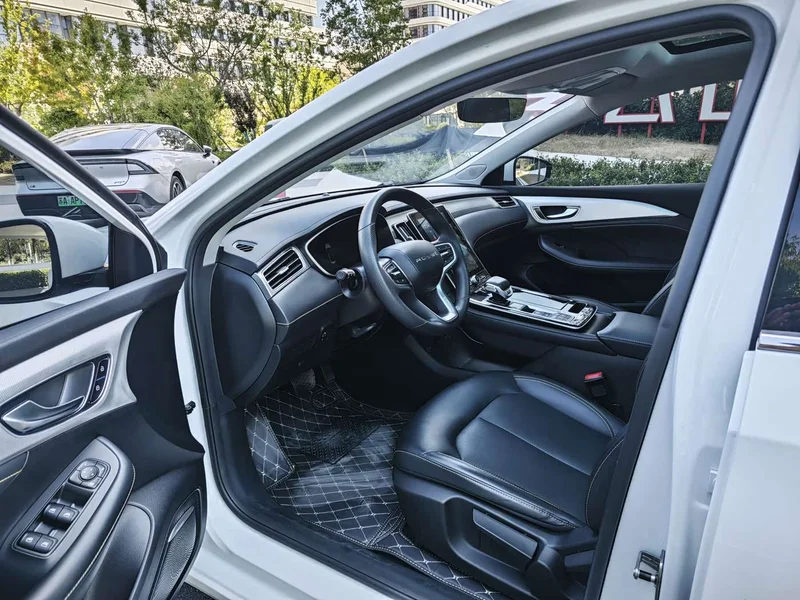 Roewe i6 MAX New Energy — фото 11