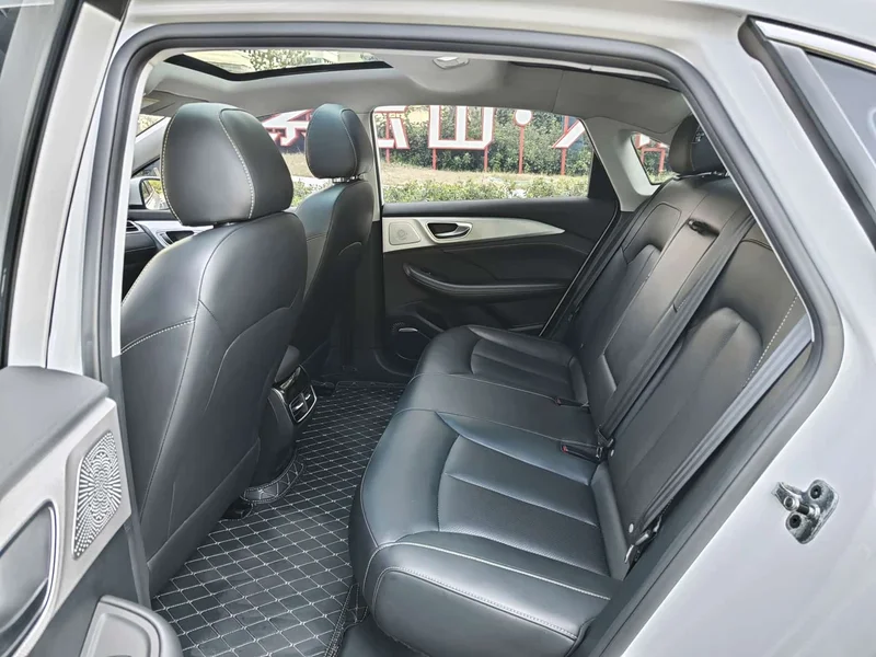 Roewe i6 MAX New Energy — фото 12