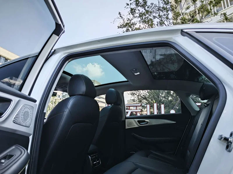 Roewe i6 MAX New Energy — фото 14