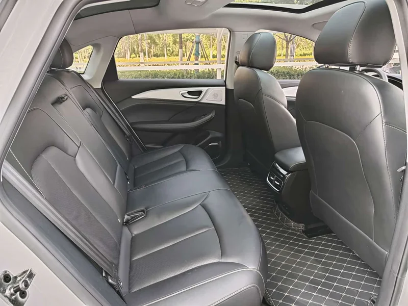 Roewe i6 MAX New Energy — фото 15
