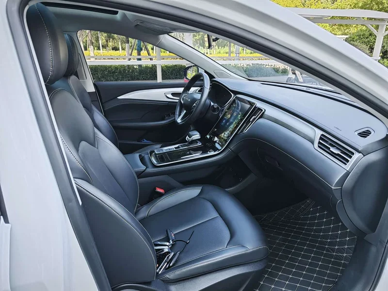 Roewe i6 MAX New Energy — фото 17