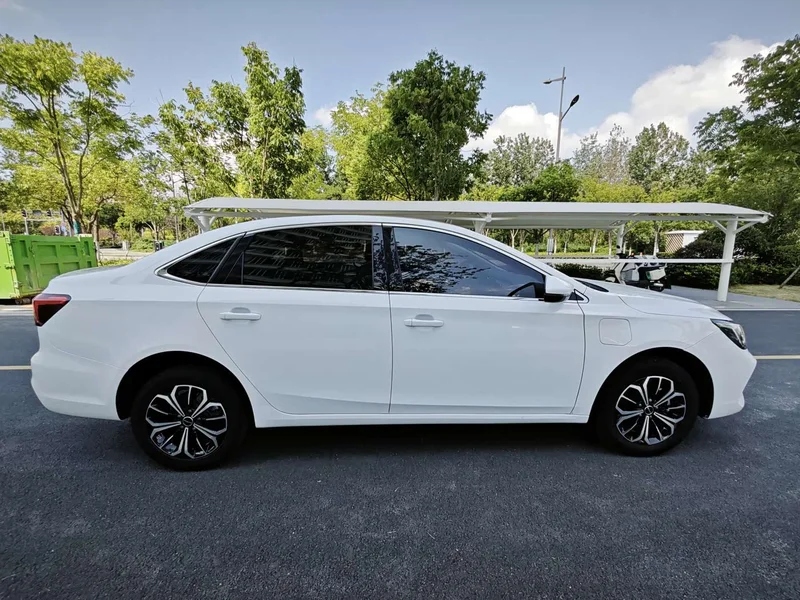 Roewe i6 MAX New Energy — фото 7