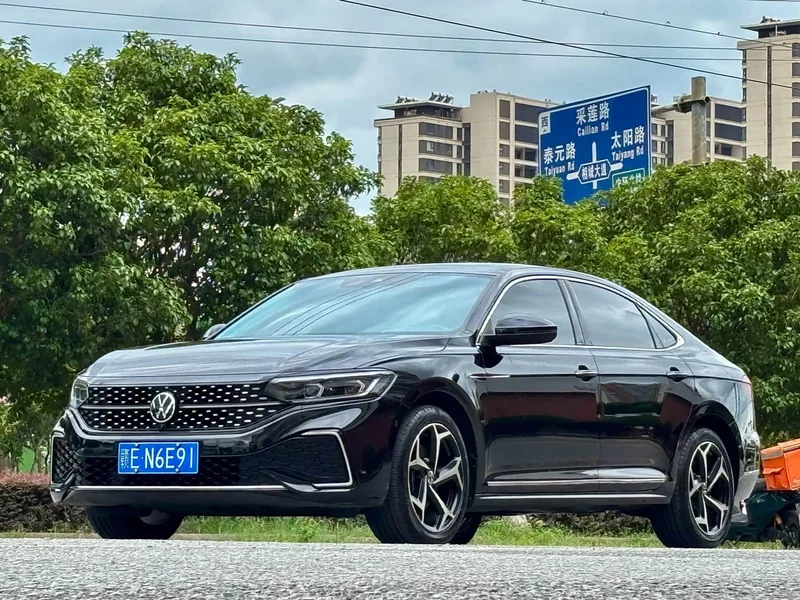 Volkswagen Passat — фото 1