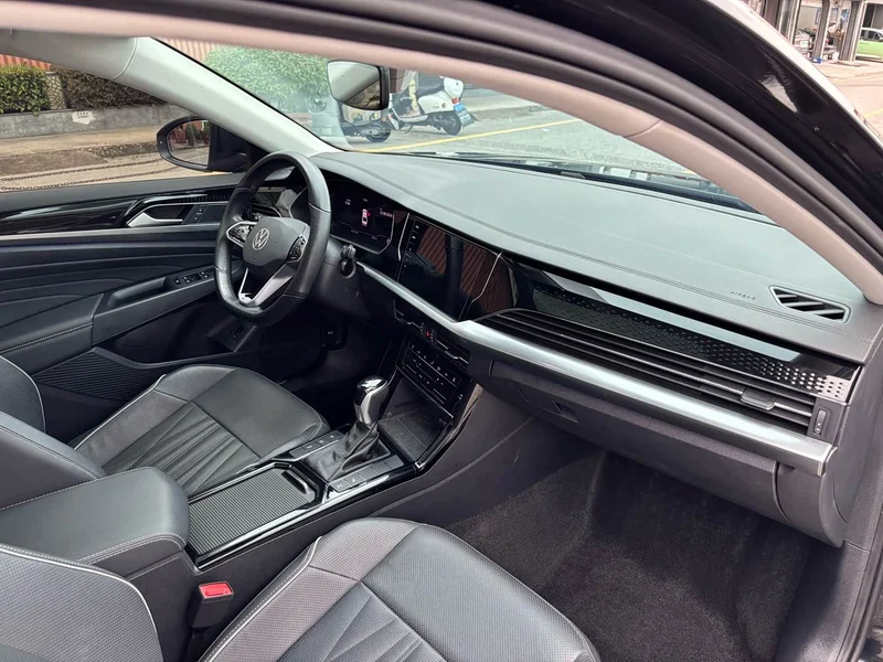 Volkswagen Passat — фото 23