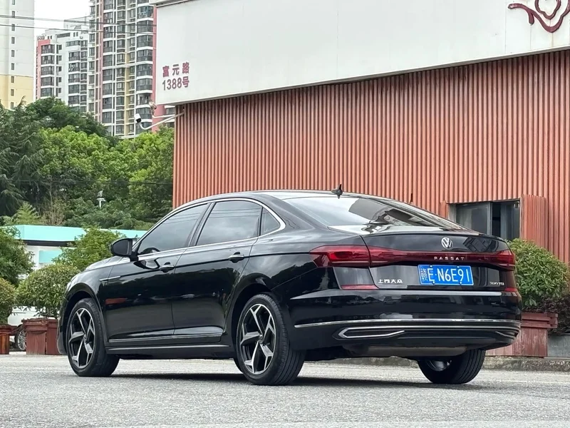 Volkswagen Passat — фото 7