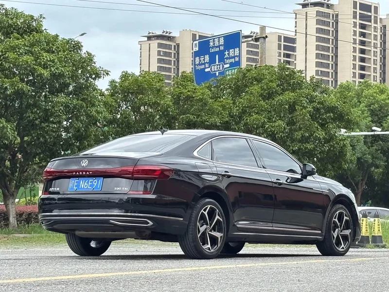 Volkswagen Passat — фото 8