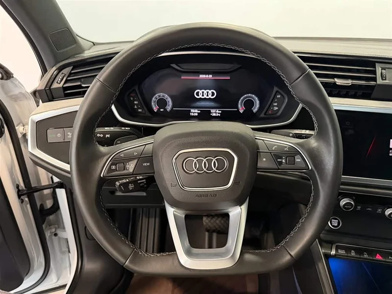 Audi Q3 — фото 12