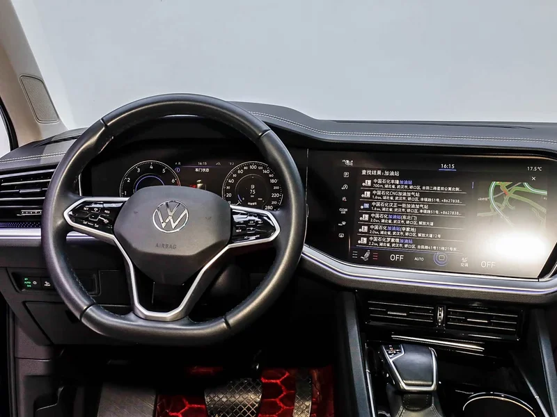 Volkswagen Touareg — фото 29
