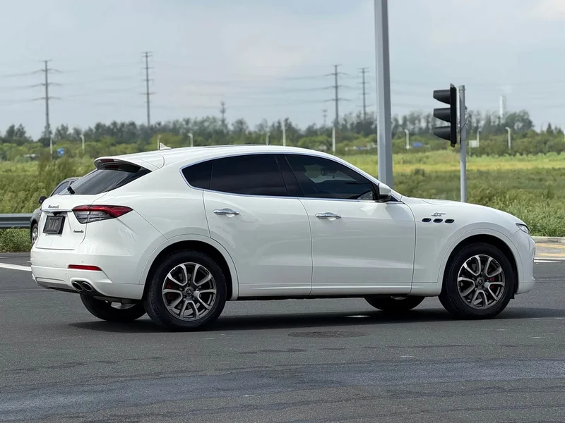 Maserati Levante — фото 8
