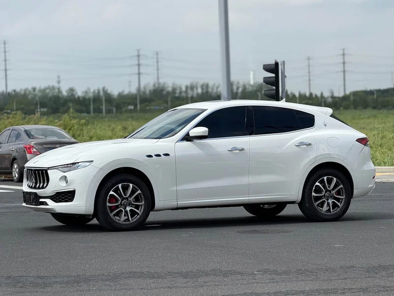 Maserati Levante — фото 10