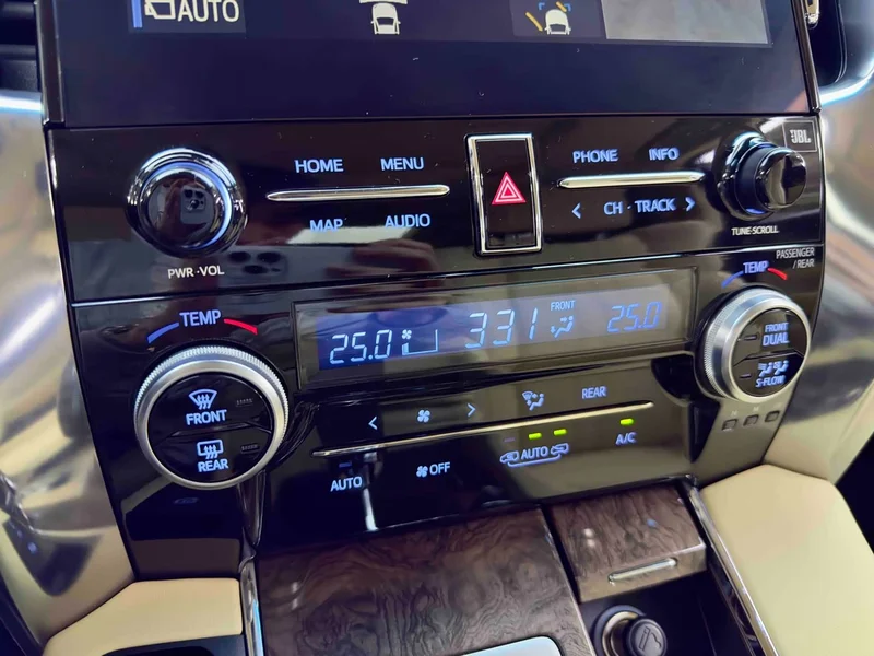 Toyota Vellfire — фото 11