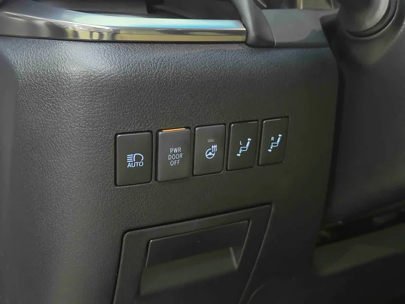 Toyota Vellfire — фото 12