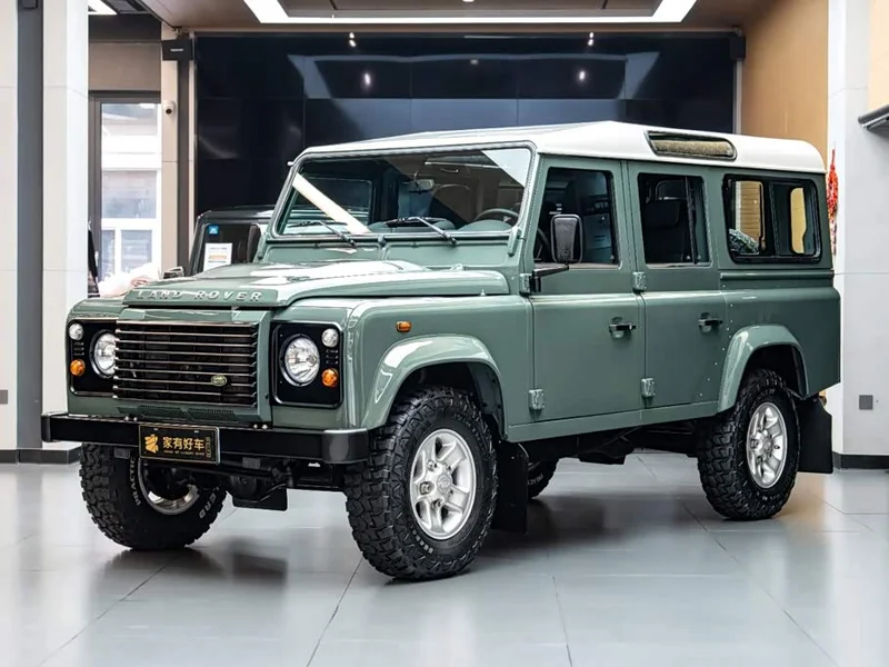 Land Rover Defender — фото 1