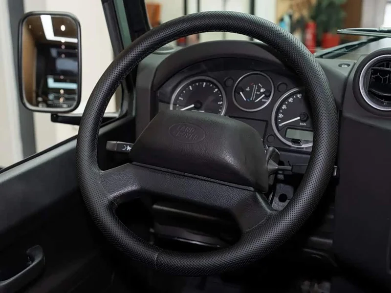 Land Rover Defender — фото 11