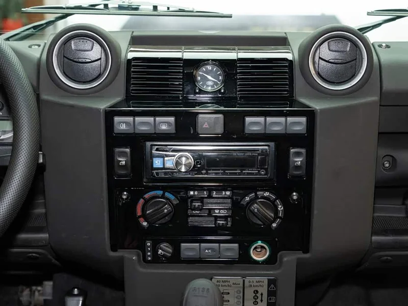 Land Rover Defender — фото 12