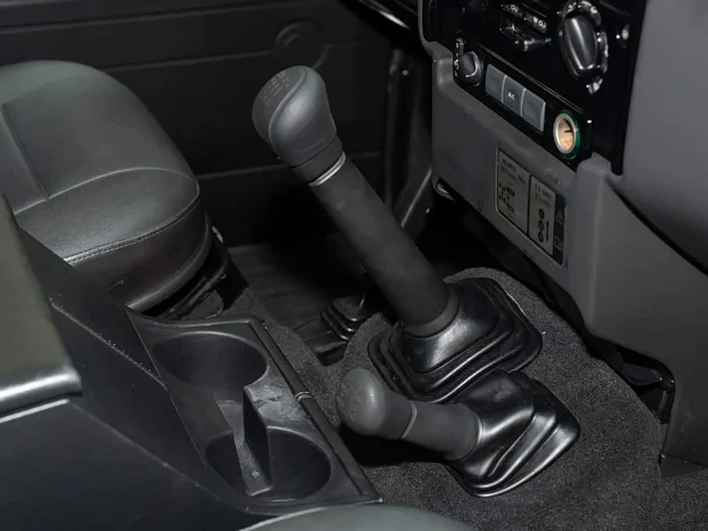 Land Rover Defender — фото 14