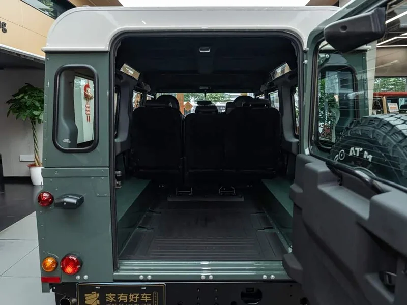Land Rover Defender — фото 16