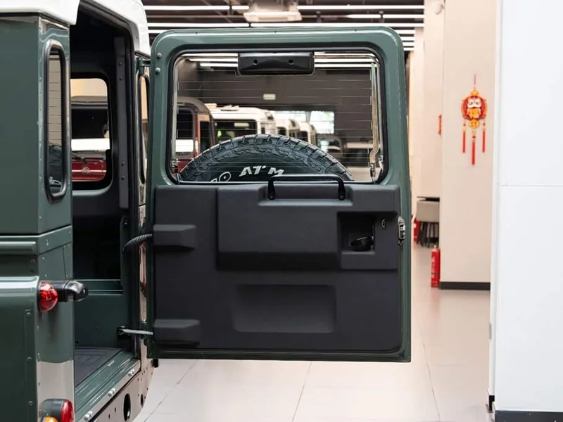 Land Rover Defender — фото 17