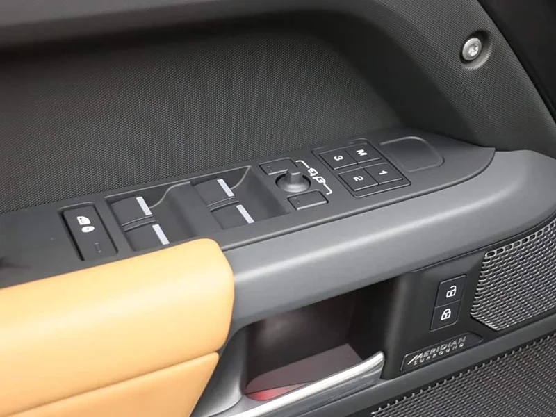 Land Rover Defender — фото 12