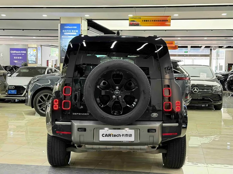 Land Rover Defender — фото 11