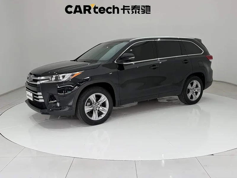 Toyota Highlander — фото 1