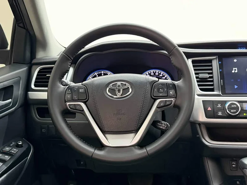 Toyota Highlander — фото 11