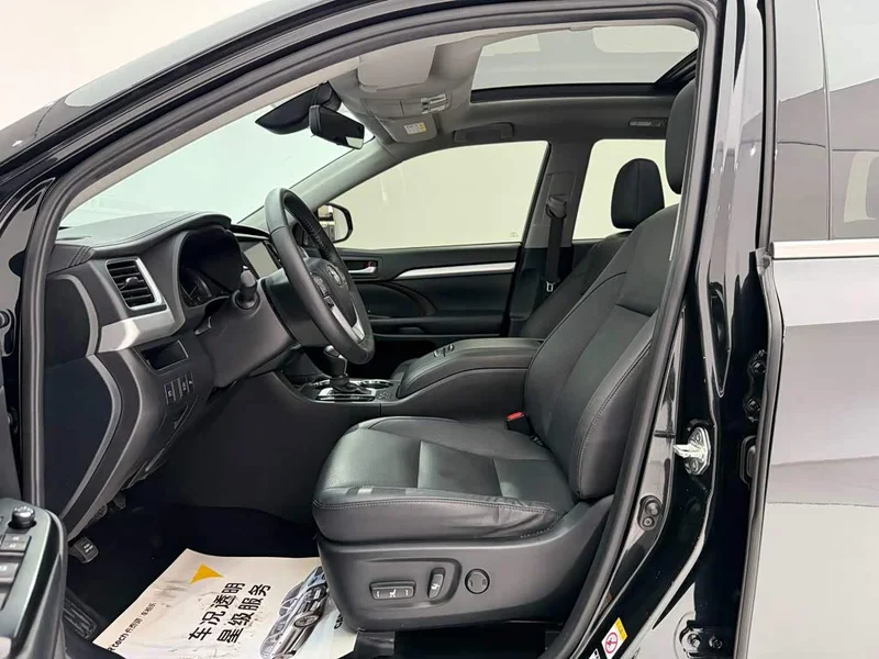Toyota Highlander — фото 14