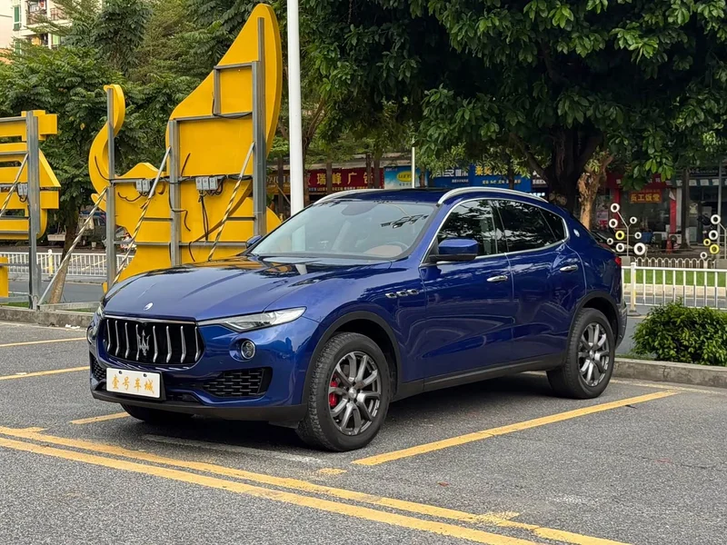 Maserati Levante — фото 1