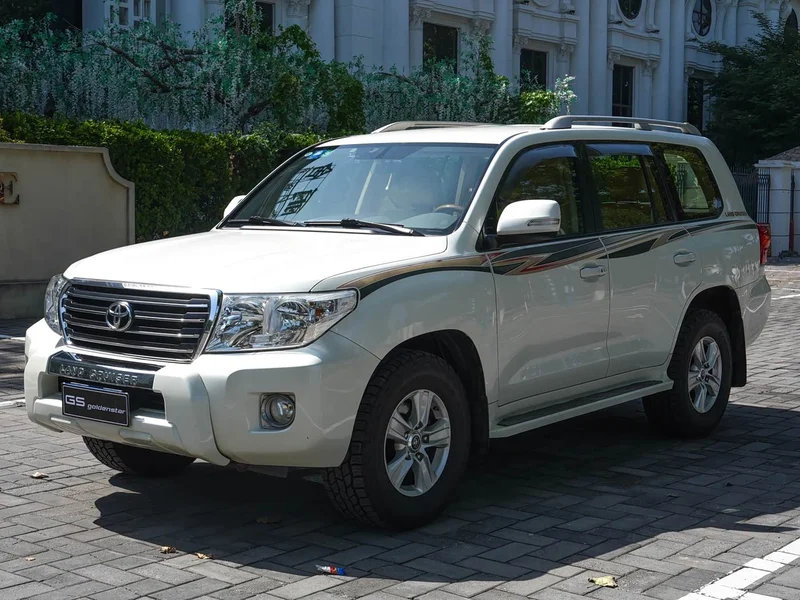 Toyota Land Cruiser (Imported) — фото 1