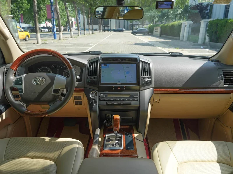 Toyota Land Cruiser (Imported) — фото 11