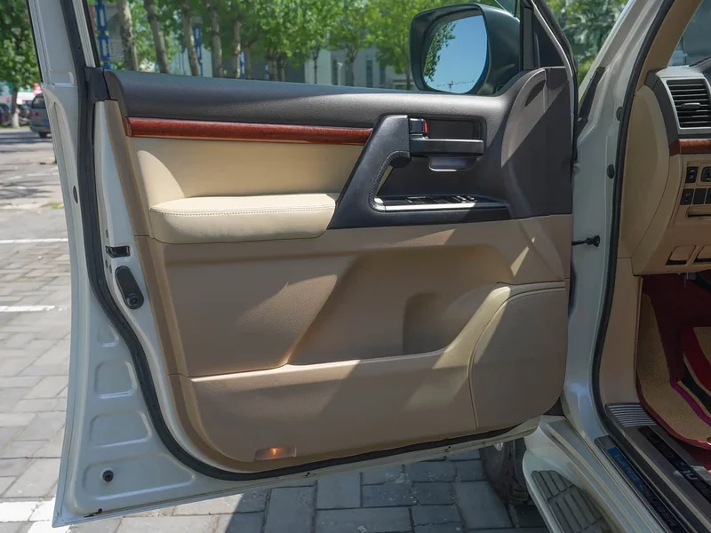 Toyota Land Cruiser (Imported) — фото 13