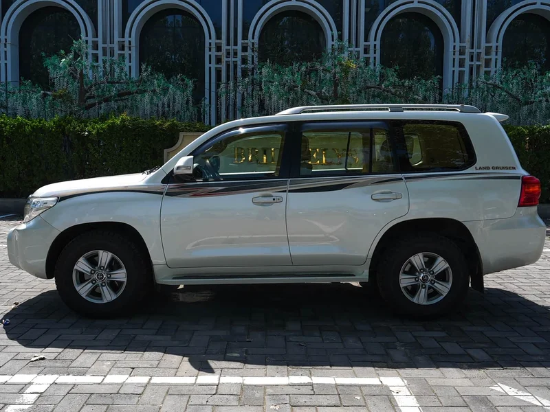 Toyota Land Cruiser (Imported) — фото 8