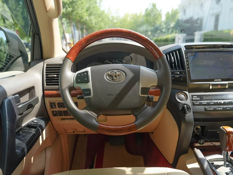 Toyota Land Cruiser (Imported) — фото 10