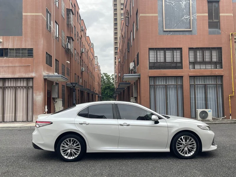 Toyota Camry — фото 5