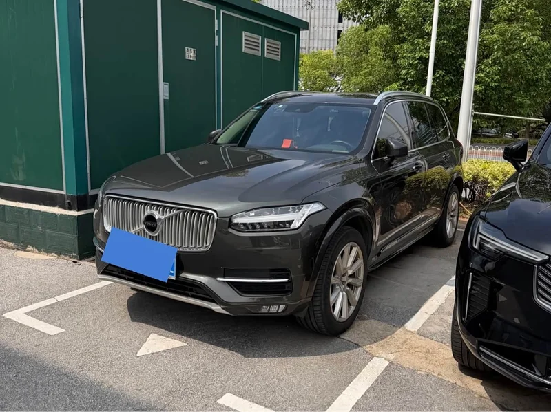 Volvo XC90 — фото 1