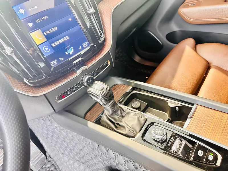 Volvo XC60 — фото 11